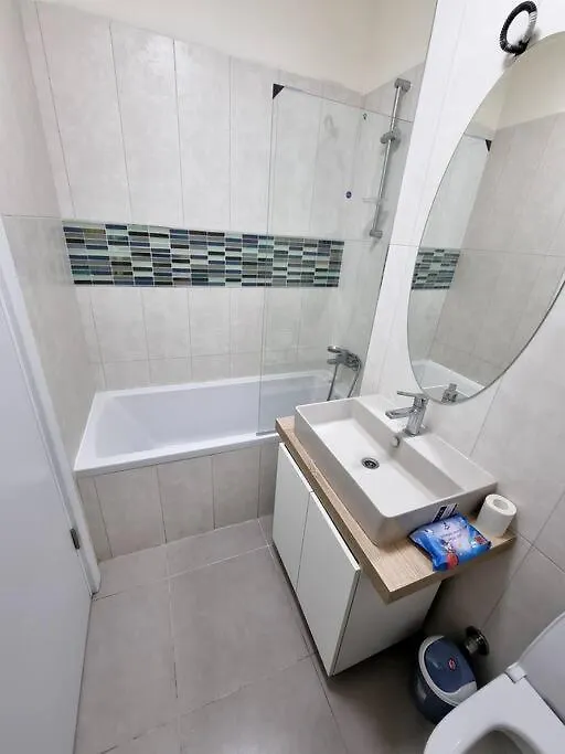 Apartament Cwa 2 Aeroport Otopeni 0*,